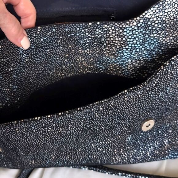 Cofi Leather Metallic Stingray Pattern Embossed Leather  Stunning Crossbody NWOT - Picture 12 of 17